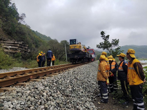 黄陵矿业铁路专用线全线复产通车